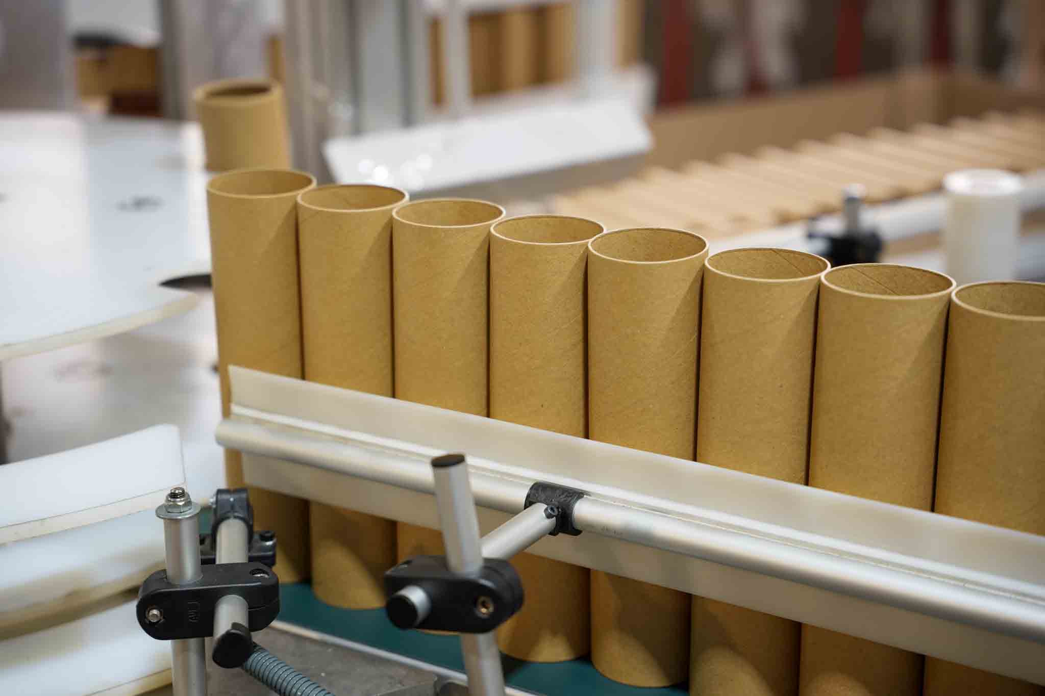 Cardboard tube vs. can, glass and plastic: which material to choose for your premium packaging