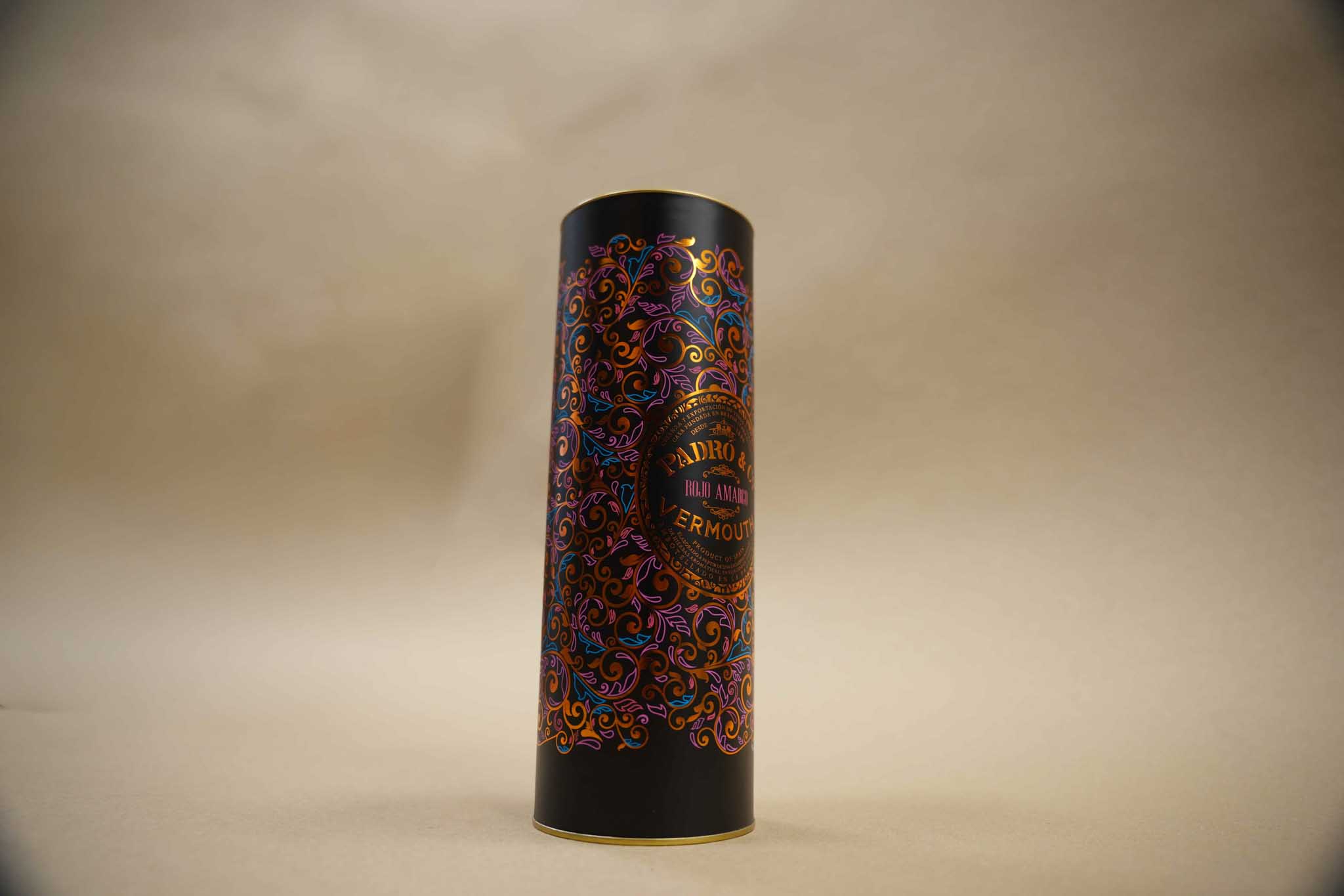 Cardboard tubes and gift cases for premium wines, cavas and spirits